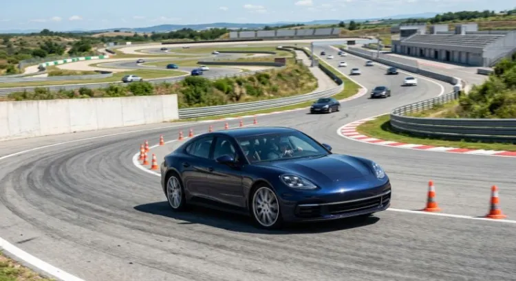 Stage de pilotage avec plus de temps au volant : tours et durée 2026